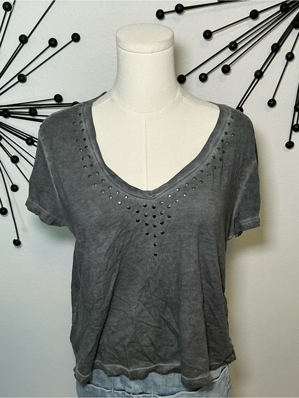 Wild Pearl Gray Studded V Neck Tee Size Large Y2K Grunge